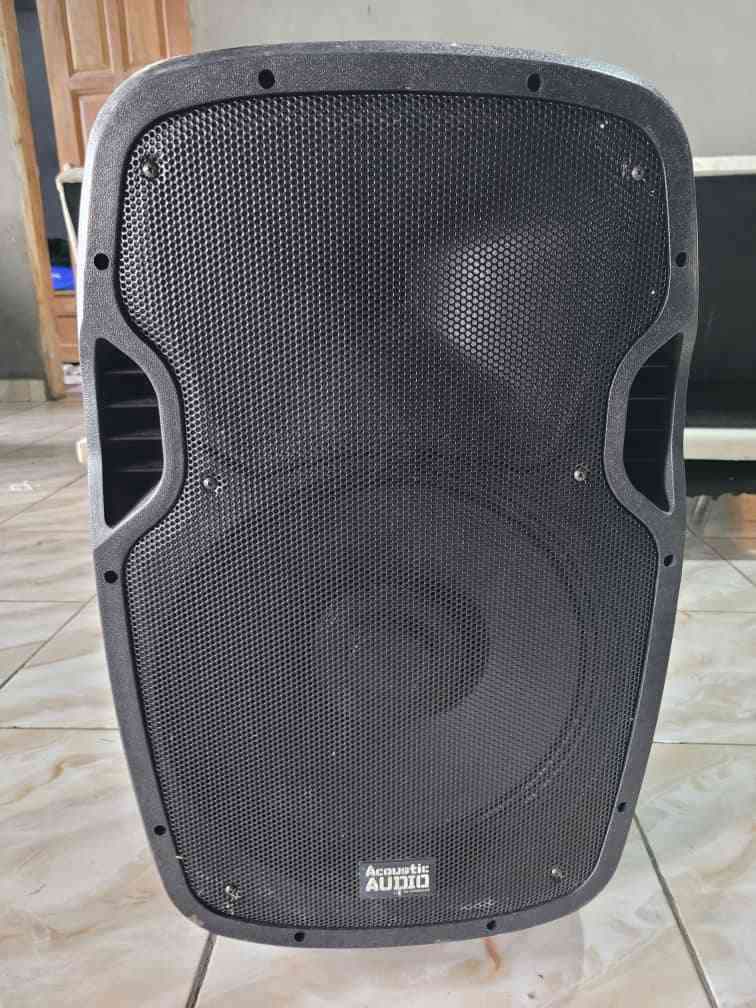 DJ set speakers 