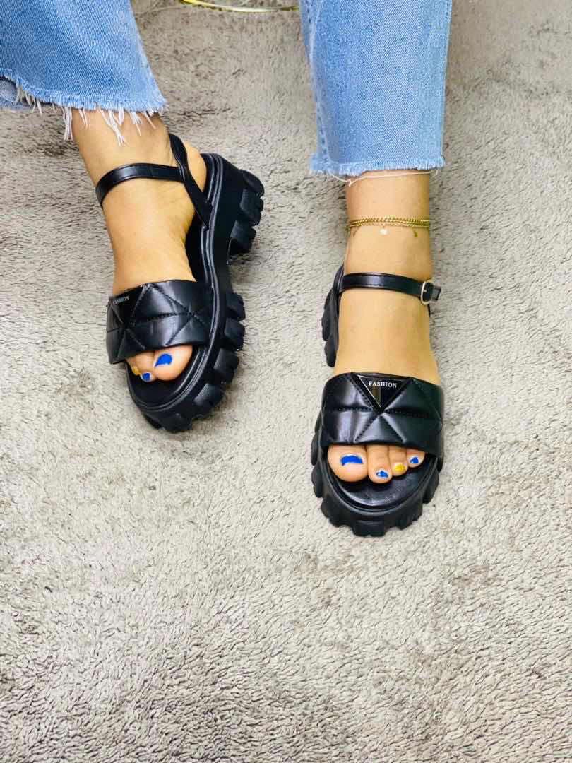 Female sandals 